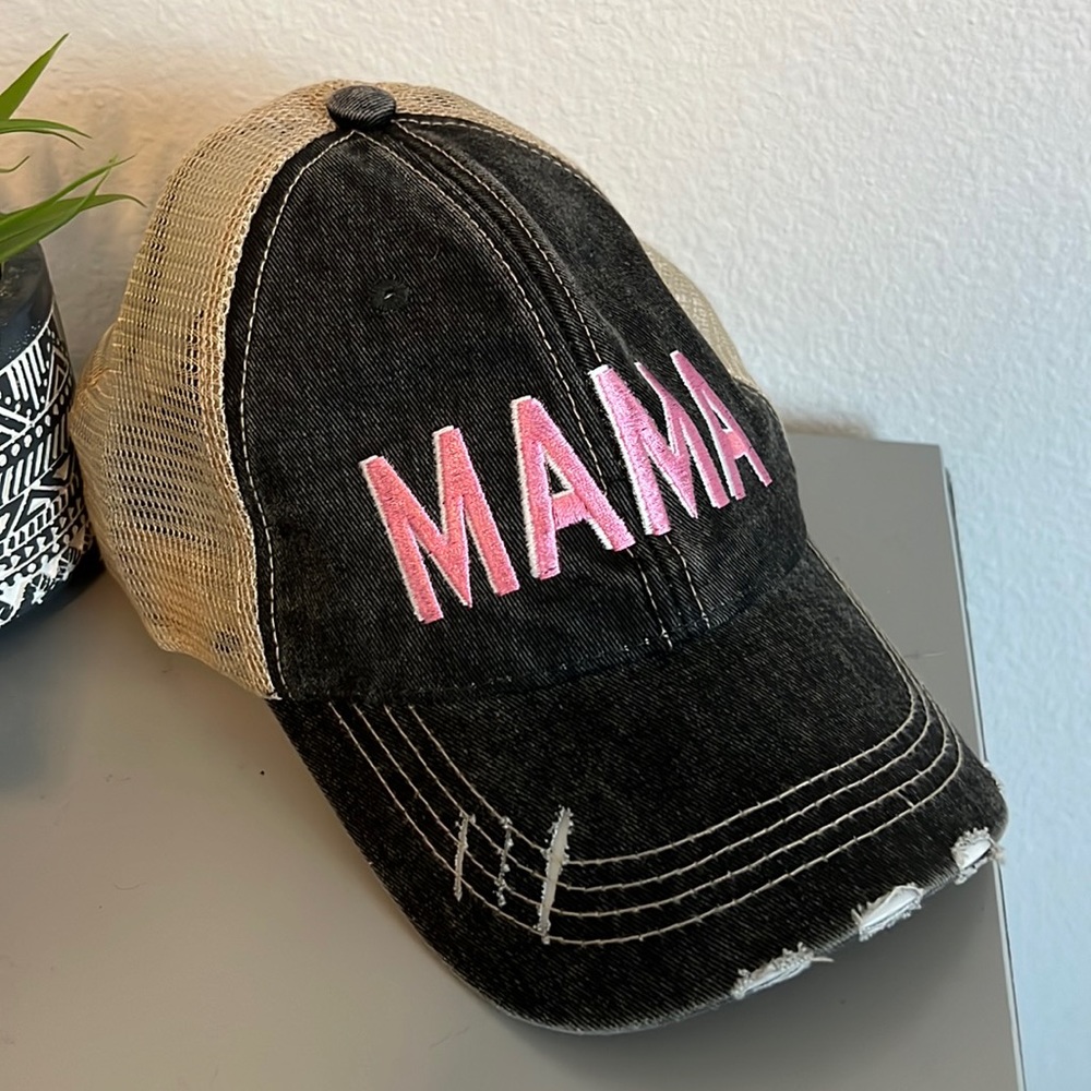 Mama hat